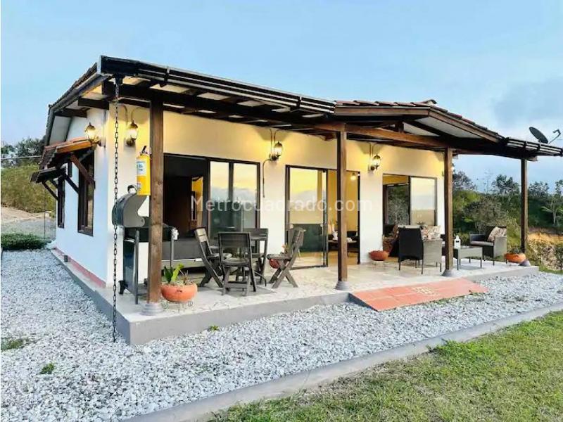 Casa tradicional de 3 habitaciones con vista a las montañas en Guatapé