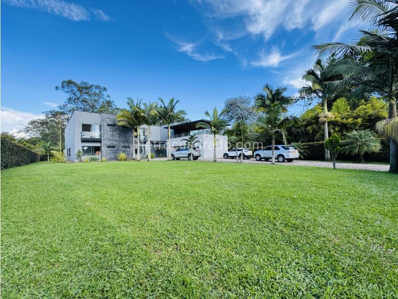 5BR House in Llanogrande (900 m²) - 3