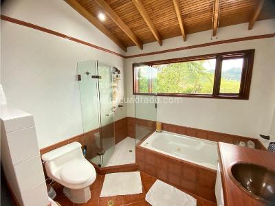 Casa de 4 alcobas en arriendo en Pontezuela, Rionegro, 500 m² · foto 2 de 19