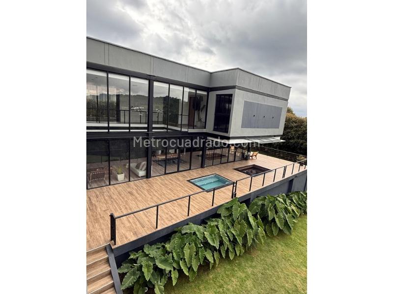 Casa amoblada de 3 alcobas con jacuzzi en Alto de las Palmas