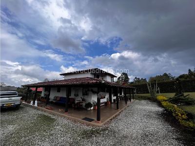 Casa de 5 alcobas en arriendo en El Tablazo, Rionegro · foto 3 de 12