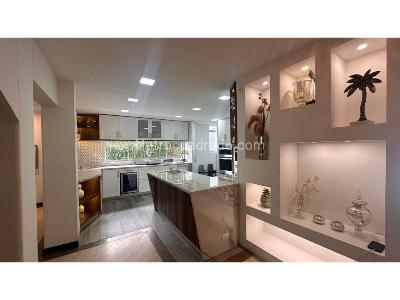 Casa de 3 alcobas en arriendo en Poblado San Lucas, Medellín, 510 m² · foto 8 de 20