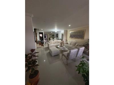 Apartamento de 4 alcobas en venta en Laureles, Medellín, 245 m² · foto 2 de 20