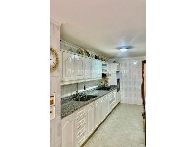 Apartamento en venta en Laureles, Medellín · foto 8 de 19