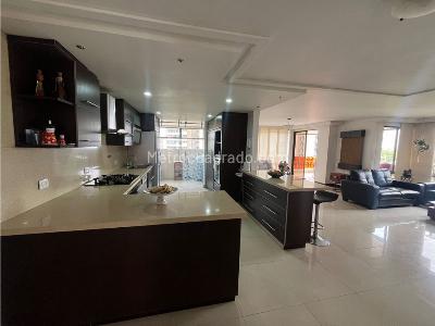 Apartamento de 4 alcobas en venta en El Poblado, Medellín, 200 m² · foto 4 de 17