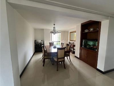 Apartamento de 4 alcobas en venta en El Poblado, Medellín, 200 m² · foto 7 de 17
