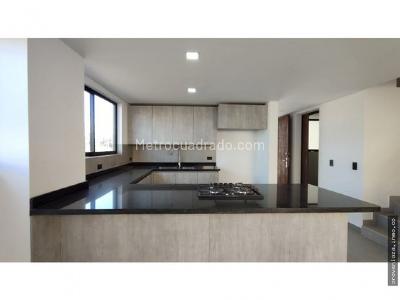 Casa de 3 alcobas en venta en Barrio Blanco, Rionegro, 225 m² · foto 2 de 19