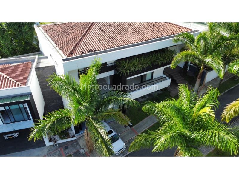 Casa Elegante de 4 Alcobas con Vista a la Ciudad en El Poblado