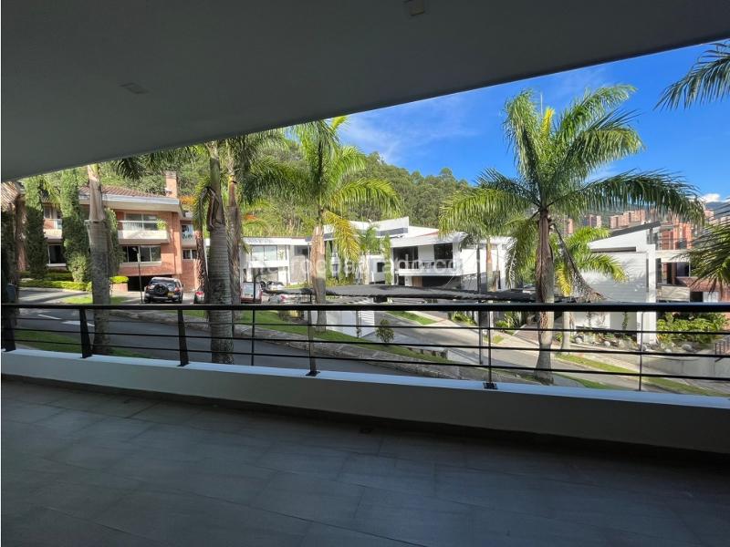 Casa Elegante de 4 Alcobas con Vista a la Ciudad en El Poblado - 3