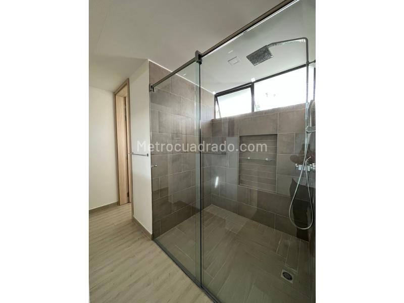 Casa Elegante de 4 Alcobas con Vista a la Ciudad en El Poblado - 6