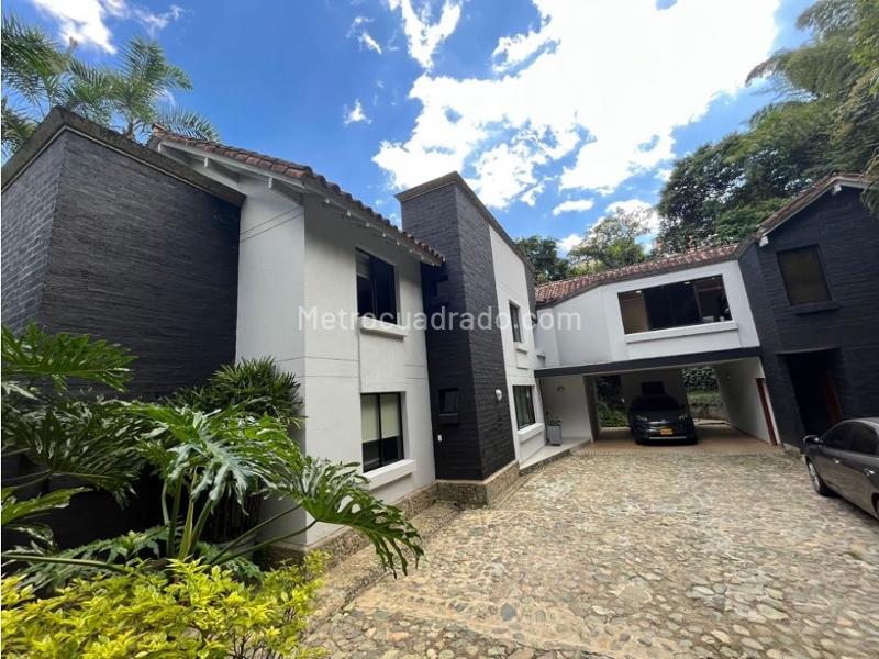 Elegant 4BR House with Pool in Envigado - 2