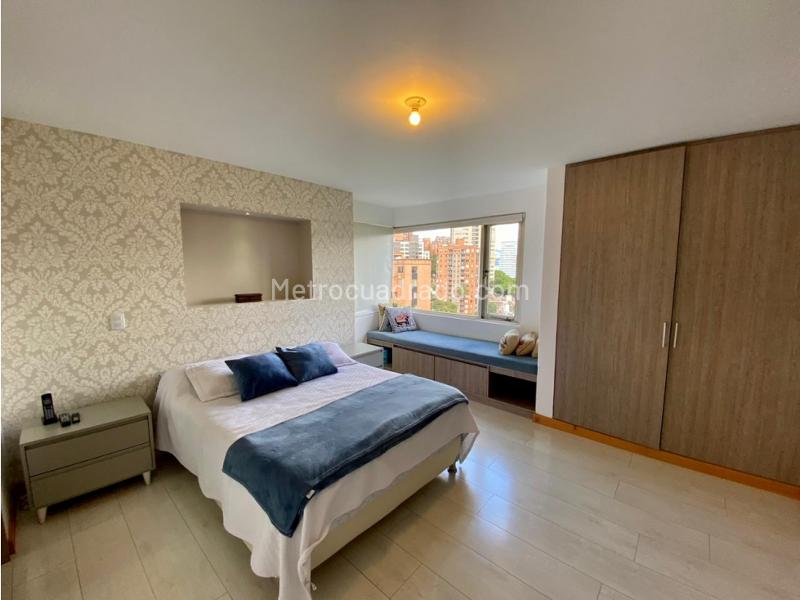 Apartamento Amoblado de 4 Alcobas cerca al Mall San Diego - 2