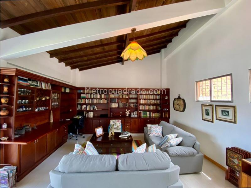 Apartamento Amoblado de 4 Alcobas cerca al Mall San Diego - 4