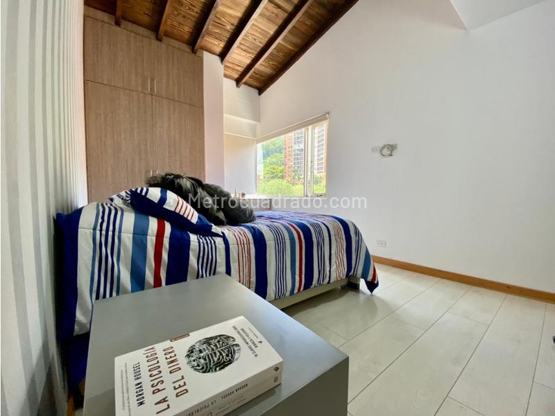 Apartamento Amoblado de 4 Alcobas cerca al Mall San Diego - 8