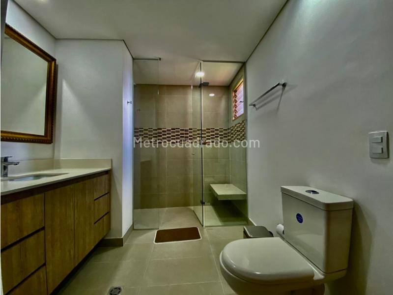 Apartamento Amoblado de 4 Alcobas cerca al Mall San Diego - 9