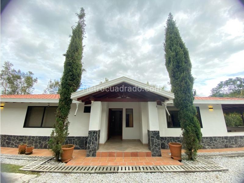 3BR House in Llanogrande (2300 m²)