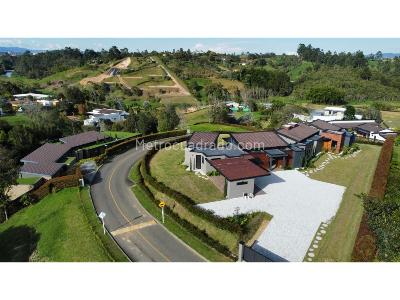 Casa de 4 alcobas en venta en Via San Antonio La Ceja, Rionegro, 350 m² · foto 2 de 20