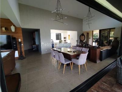 Casa de 4 alcobas en venta en Escobero, Envigado, 295 m² · foto 6 de 20