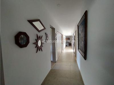 Casa de 4 alcobas en venta en Escobero, Envigado, 295 m² · foto 8 de 20