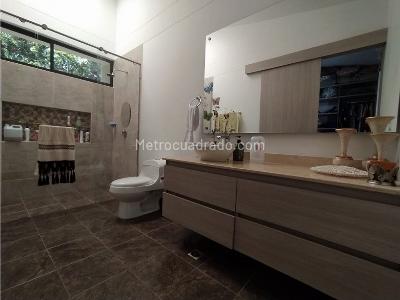 Casa de 4 alcobas en venta en Escobero, Envigado, 295 m² · foto 17 de 20