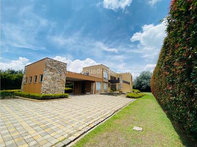 Casa de 4 alcobas en venta en Llanogrande, Rionegro · foto 3 de 20