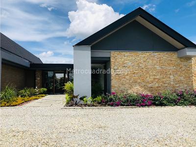 Casa de 4 alcobas en venta en Via San Antonio La Ceja, Rionegro · foto 2 de 20