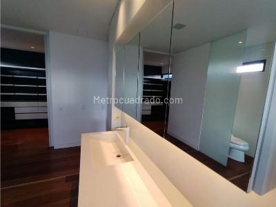 Apartamento en venta en Altos Del Poblado, Medellín · foto 18 de 20