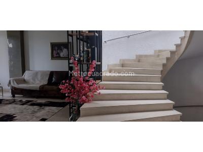 Casa de 4 alcobas en venta en El Poblado, Medellín, 680 m² · foto 3 de 20