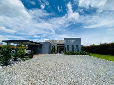 Casa de 3 alcobas en venta en Llanogrande, Rionegro, 1930 m² · foto 2 de 20