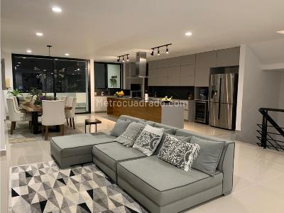 Casa de 4 alcobas en venta en El Poblado, Medellín, 720 m² · foto 2 de 20