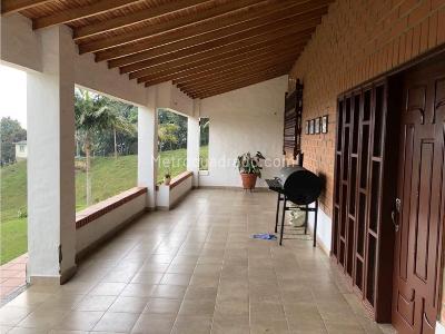 Casa de 4 alcobas en venta en Vereda Sajonia, Rionegro, 250 m² · foto 3 de 18
