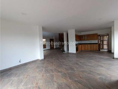 Casa de 4 alcobas en venta en Escobero, Envigado, 698 m² · foto 3 de 20