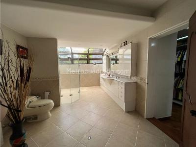 Casa de 5 alcobas en venta en Poblado El Campestre, Medellín, 587 m² · foto 11 de 20