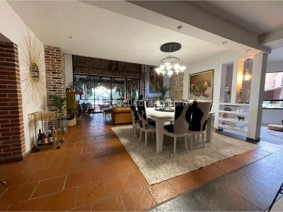Casa de 5 alcobas en venta en El Chocho, Envigado, 550 m² · foto 3 de 20