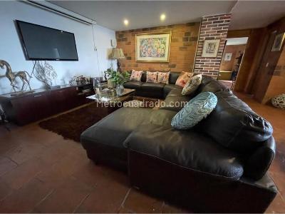 Casa de 5 alcobas en venta en El Chocho, Envigado, 550 m² · foto 10 de 20