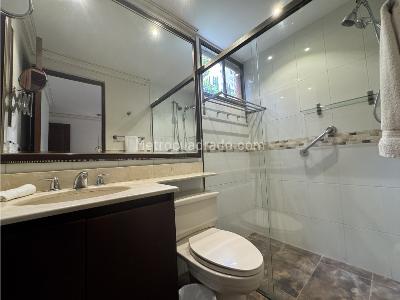 Apartamento de 3 alcobas en venta en El Poblado, Medellín, 186 m² · foto 18 de 20