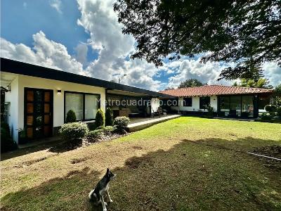 Casa de 3 alcobas en venta en Llanogrande, Rionegro, 300 m² · foto 2 de 7