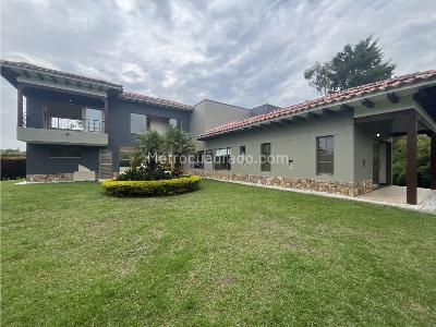 Casa de 3 alcobas en venta en Llanogrande, Rionegro, 450 m² · foto 2 de 20