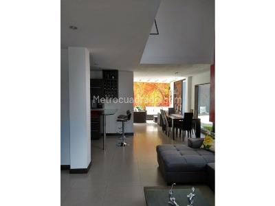 Casa de 3 alcobas en venta en San Antonio De Pereira, Rionegro, 353 m² · foto 2 de 11