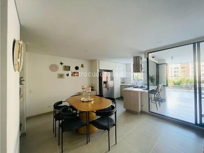 Apartamento de 3 alcobas en venta en Envigado, Envigado, 148 m² · foto 2 de 7