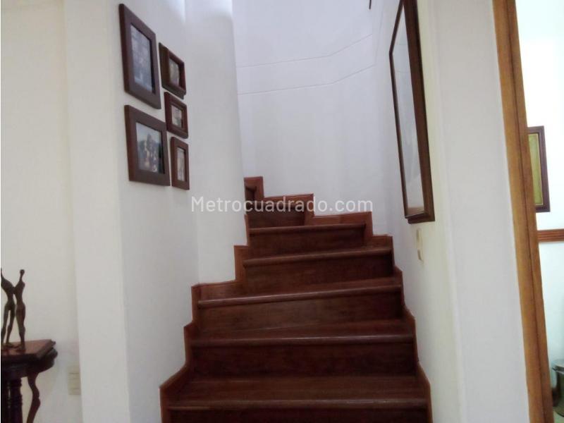 Casa amplia de 3 alcobas con terraza en Provenza - 3