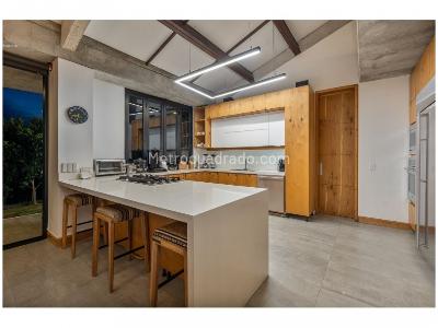 Casa de 4 alcobas en venta en Escobero, Envigado, 2000 m² · foto 2 de 20