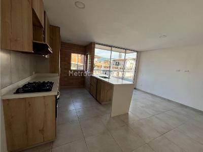 Apartamento de 3 alcobas en venta en La Castellana, Medellín, 105 m² · foto 3 de 20