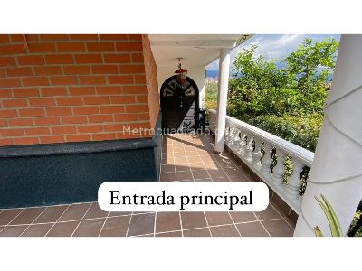 Casa de 4 alcobas en venta en El Poblado, Medellín, 332 m² · foto 3 de 19