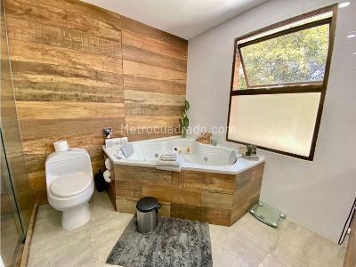 Casa de 3 alcobas en venta en El Poblado, Medellín, 490 m² · foto 15 de 20