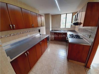 Apartamento de 3 alcobas en venta en El Poblado, Medellín, 200 m² · foto 3 de 20