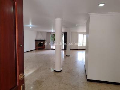 Casa de 5 alcobas en venta en El Poblado, Medellín, 430 m² · foto 15 de 20