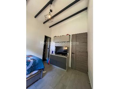Casa de 5 alcobas en venta en Sabaneta, Sabaneta, 315 m² · foto 9 de 20