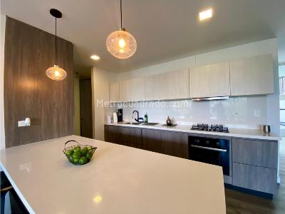 Apartamento de 3 alcobas en venta en El Poblado, Medellín, 156 m² · foto 2 de 19