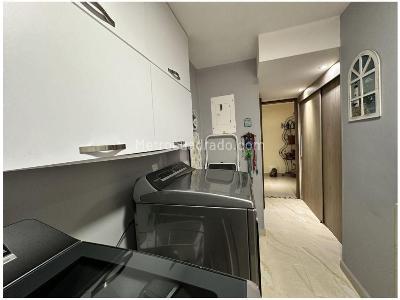 Apartamento de 4 alcobas en venta en Laureles, Medellín, 215 m² · foto 13 de 20